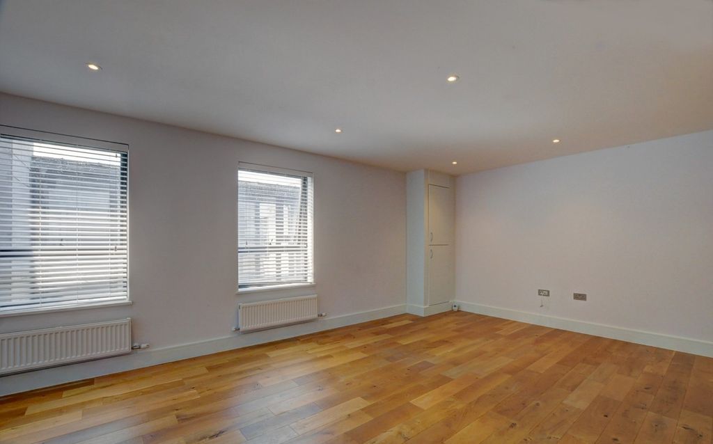 Property photo 3 of 6 3630-Hr-3