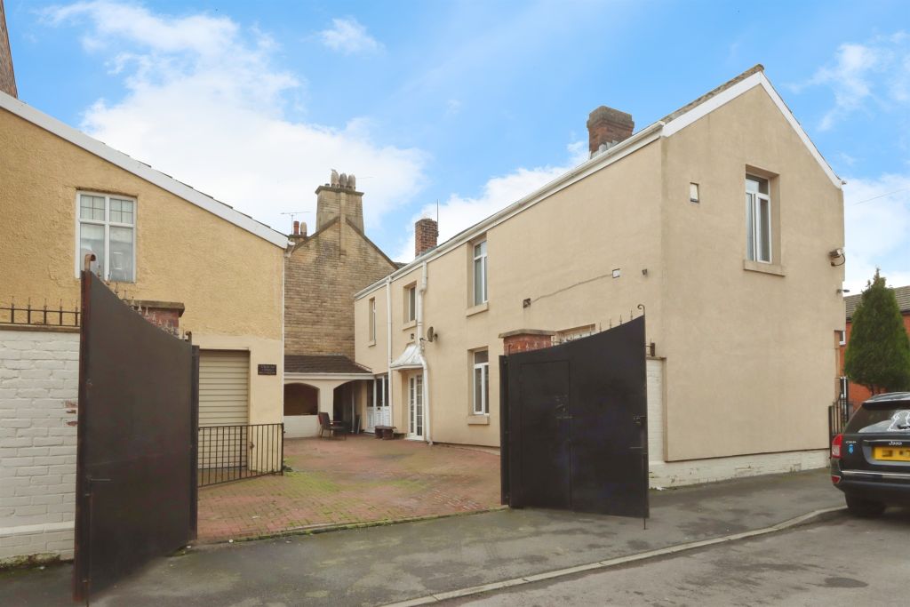 Property photo 1 of 16