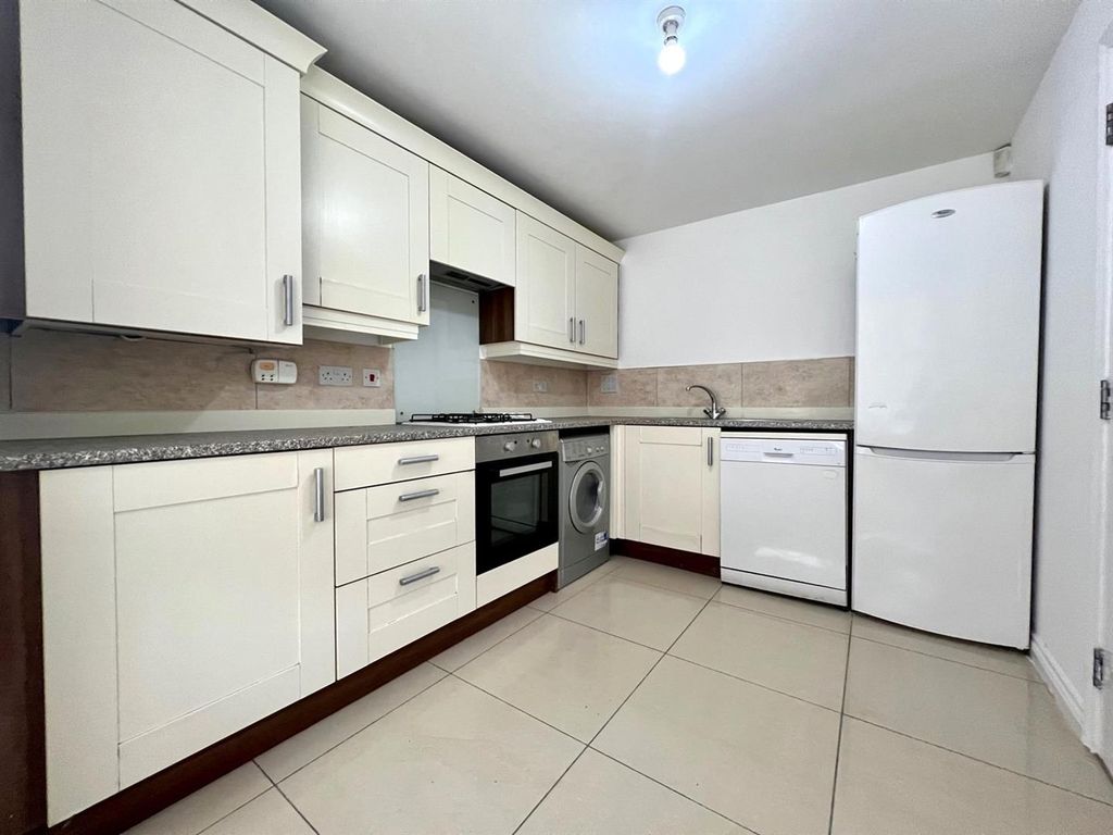 Property photo 2 of 10 Kitchen