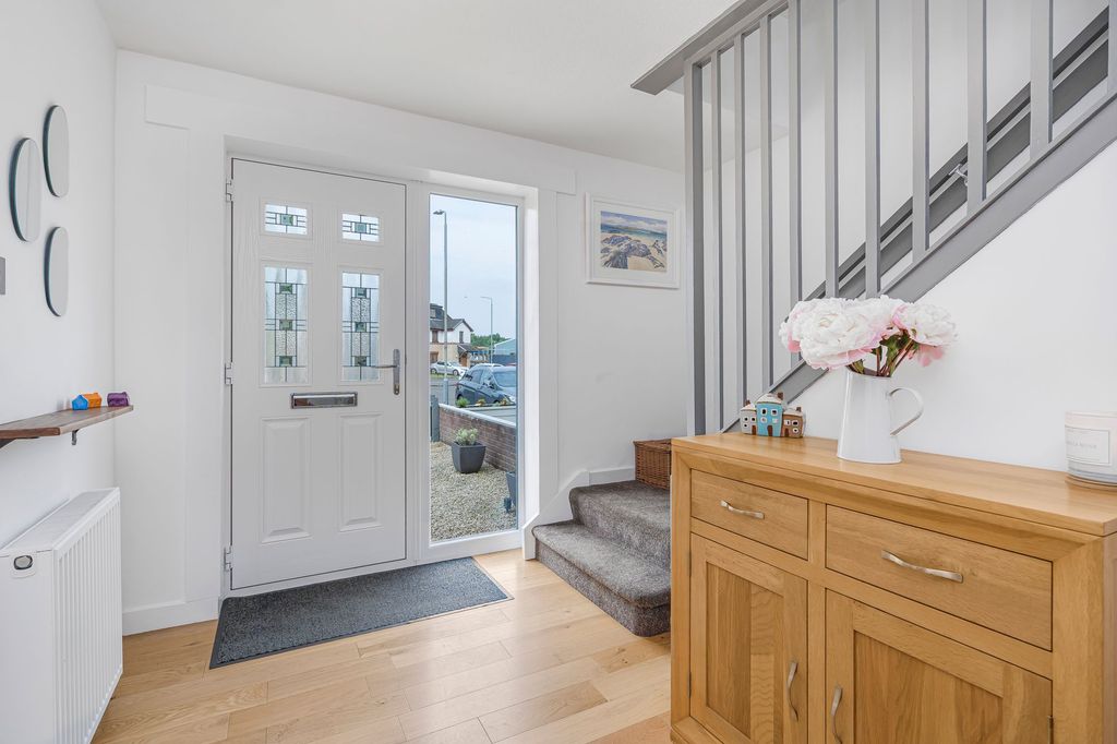 Property photo 2 of 33