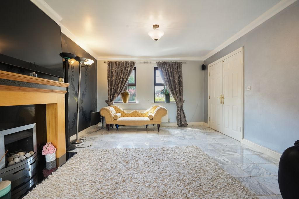 Property photo 2 of 21 Ewemove Estate Agents Scunthorpe - Living Room