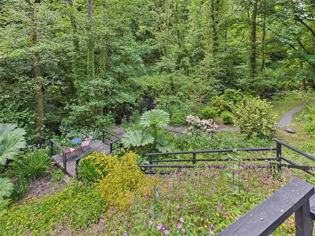Property photo 2 of 33 Woodland