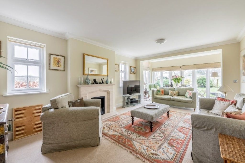 Property photo 2 of 24 Sitting