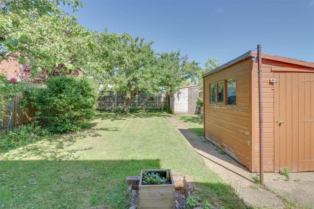 Property photo 2 of 18 6 Tidworth Avenue-15.Jpg