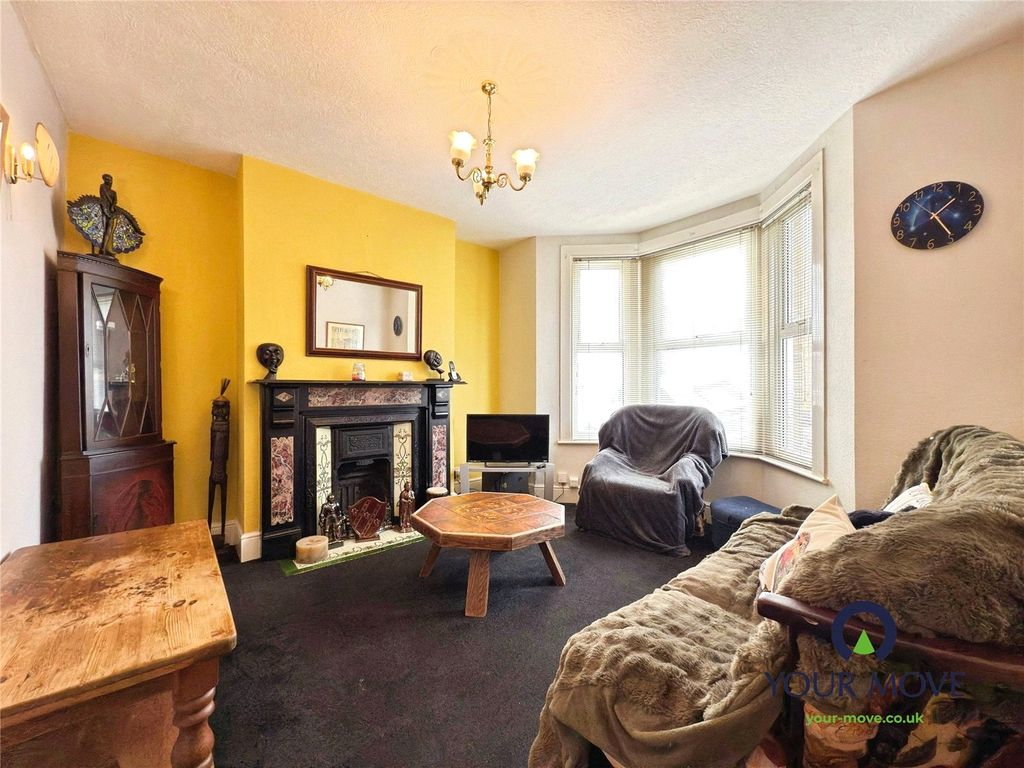 Property photo 2 of 9 Lounge