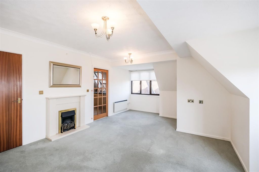 Property photo 3 of 20 40 Manor Court Lodge-11.Jpg