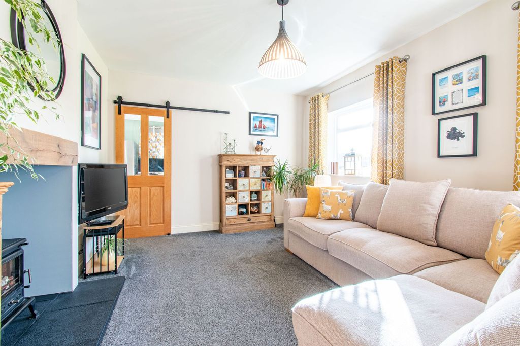 Property photo 3 of 25