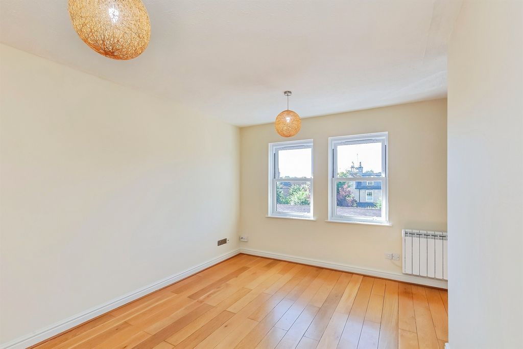 2 bed flat for saleThe Croft, Stamford PE9 photo 4