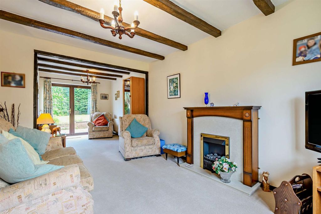 Property photo 2 of 21 8696910-Interior01-800.Jpg