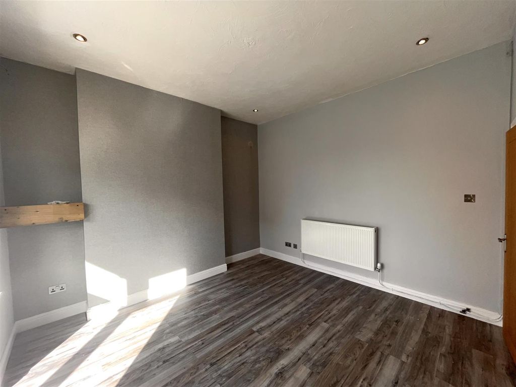 Property photo 3 of 21 Lounge