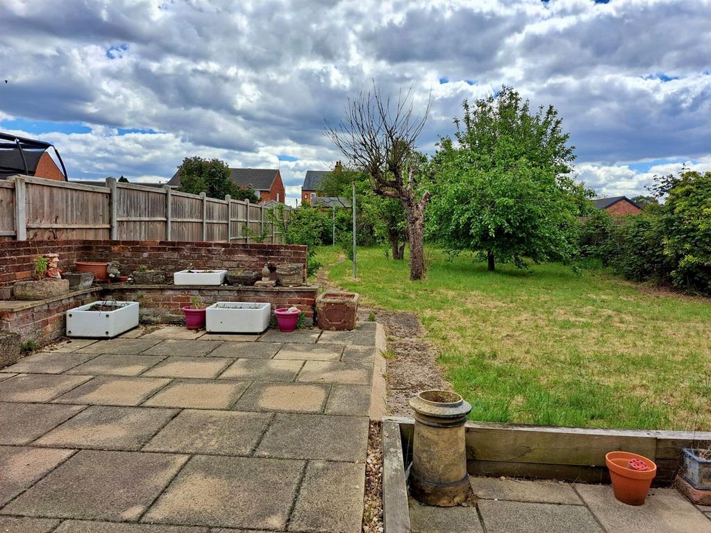 Property photo 2 of 14 18 Russell 1.Jpg