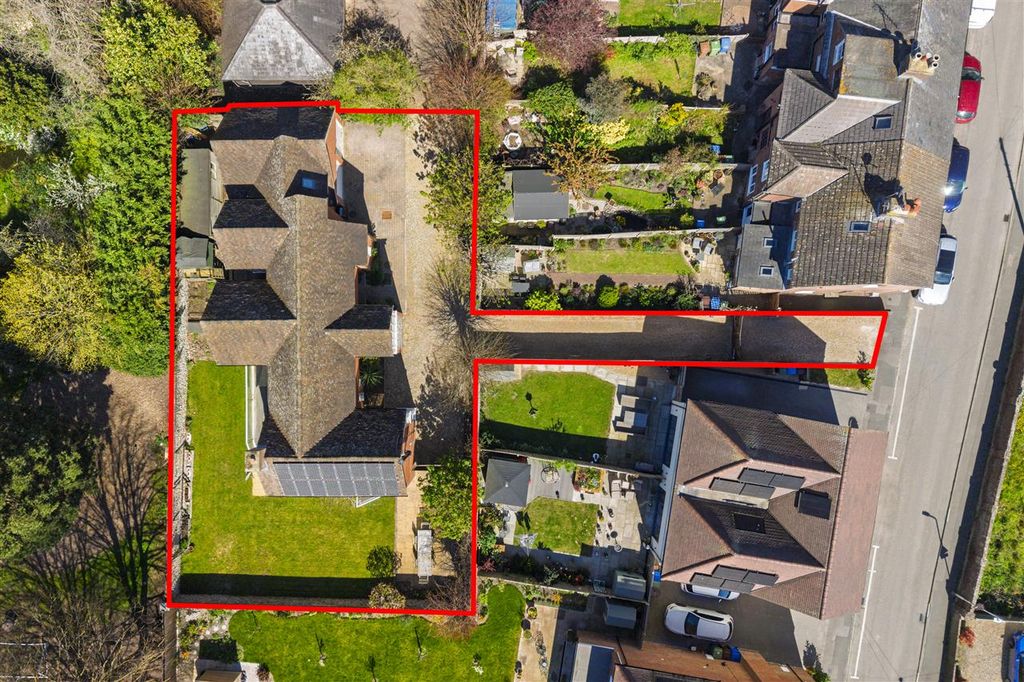 Property photo 3 of 33