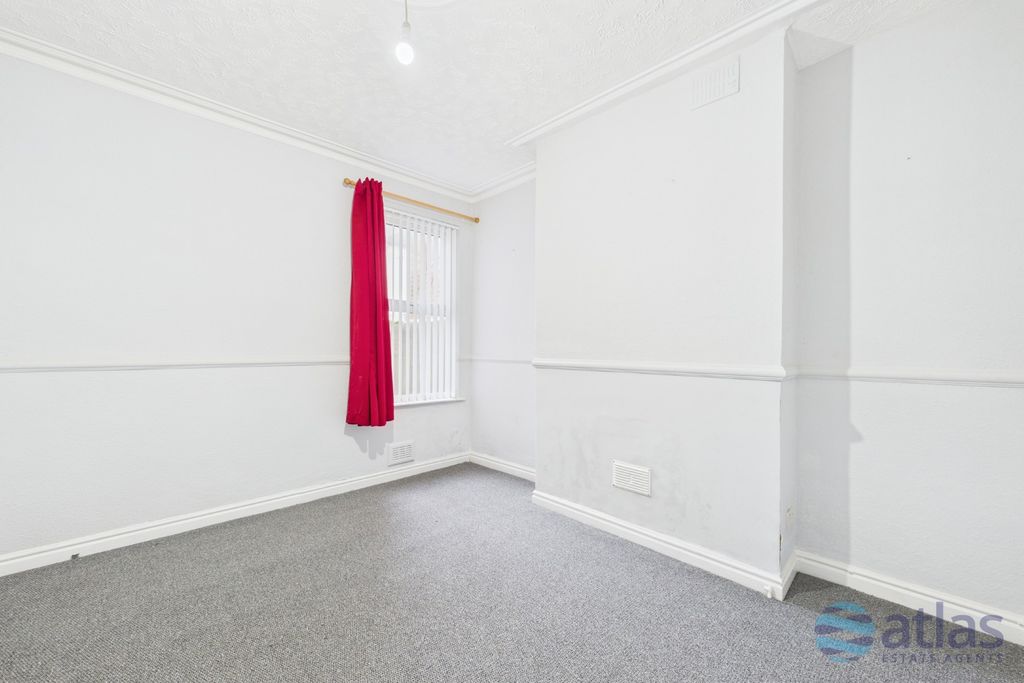 Property photo 3 of 15 Living Room