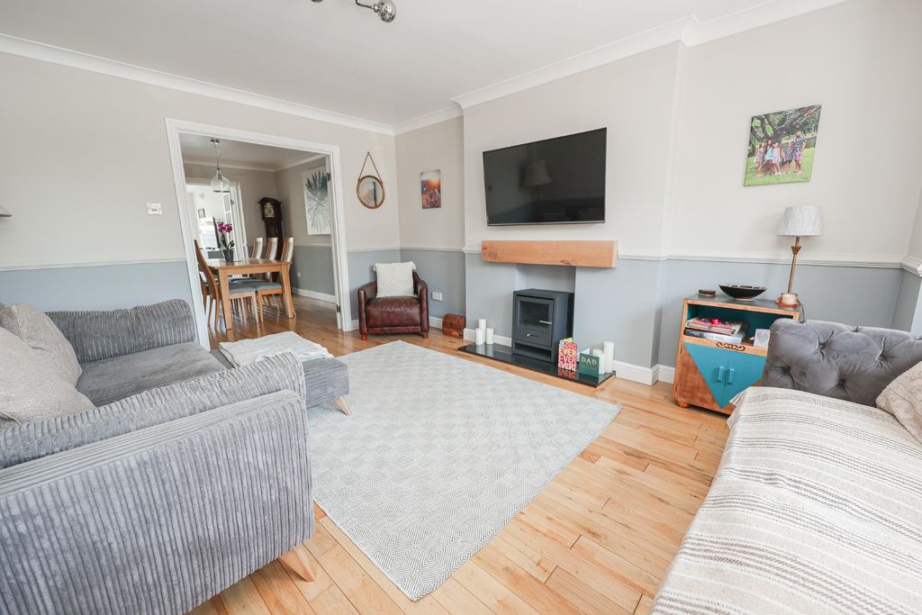 Property photo 3 of 27 4293064