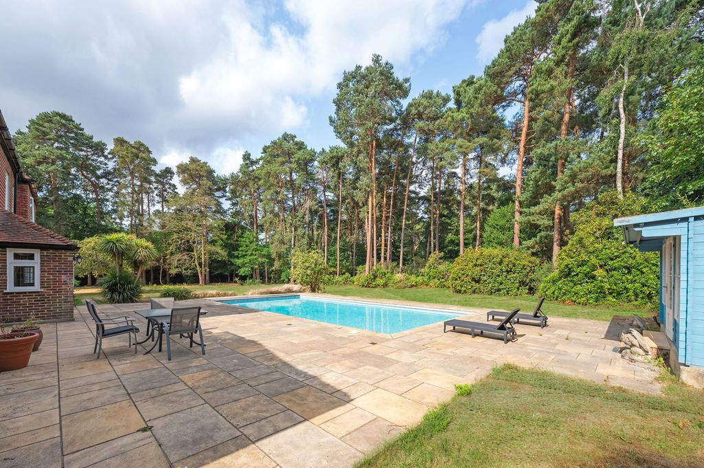 Property photo 2 of 37