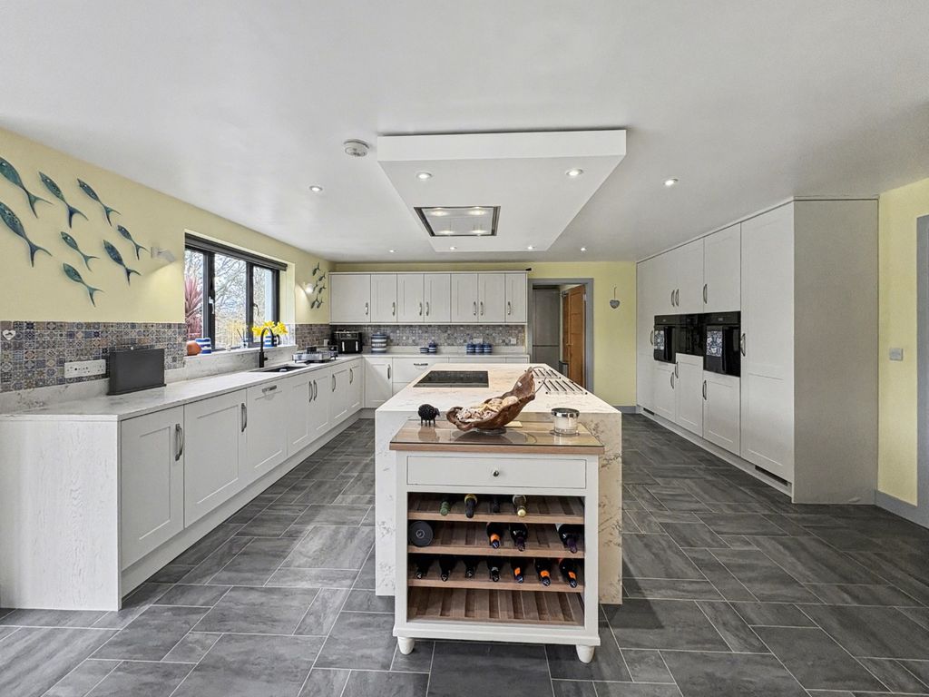 Property photo 3 of 33 4871469