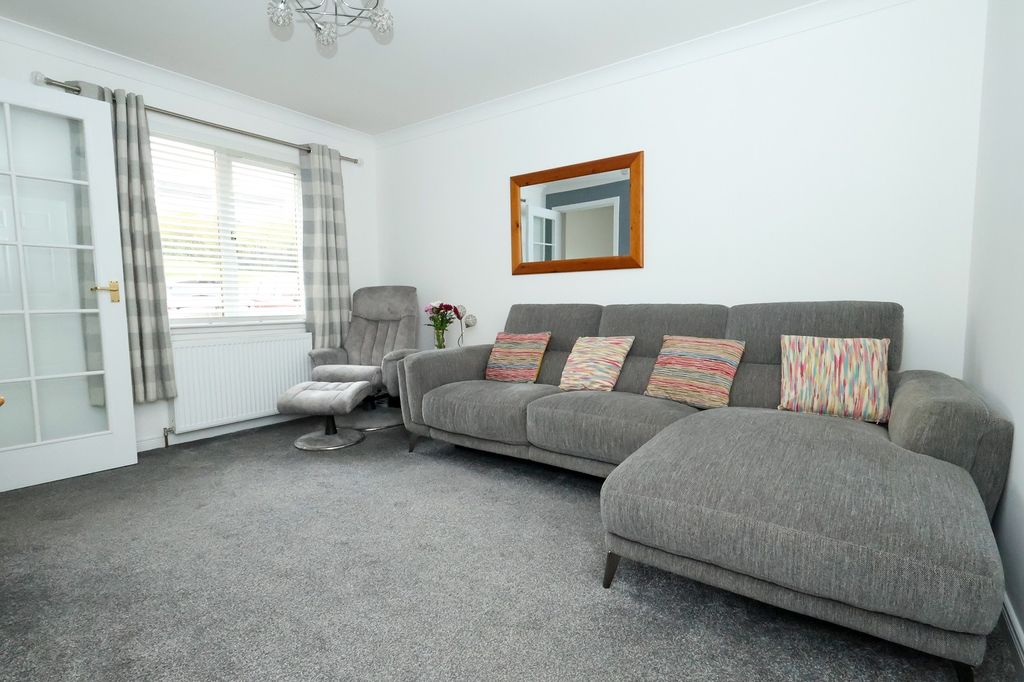 Property photo 2 of 14 Lounge