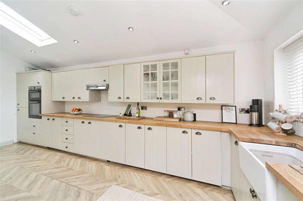 Property photo 3 of 28 Picture No. 10