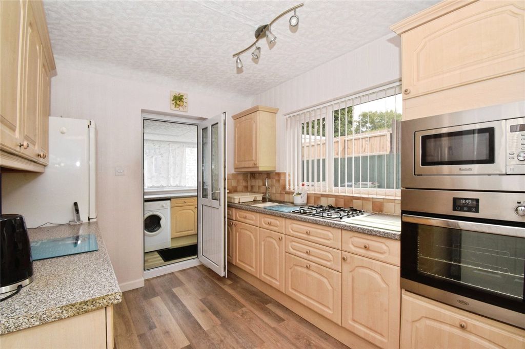 Property photo 3 of 18 Kitchen