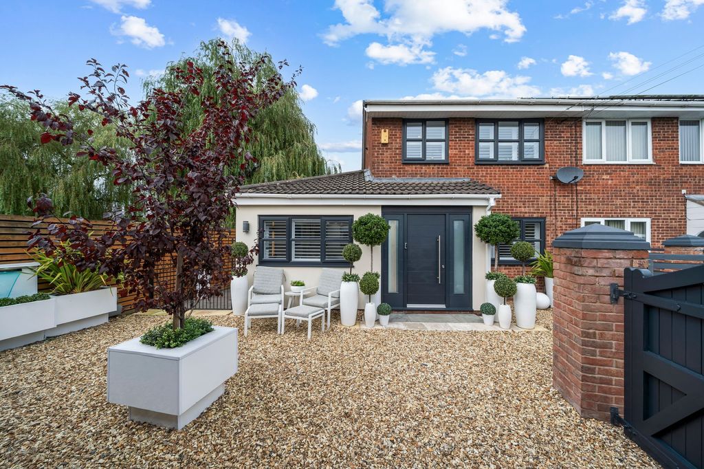 Property photo 2 of 43