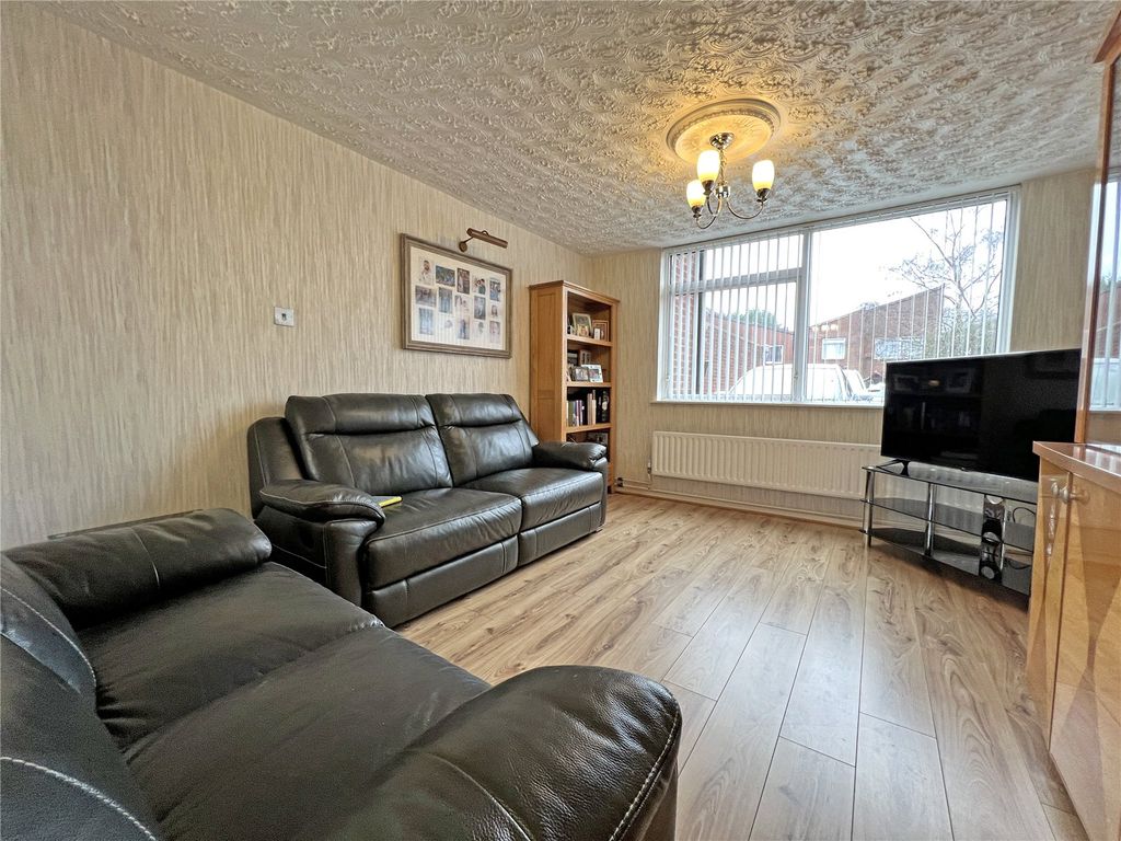 Property photo 2 of 16 Picture No. 11