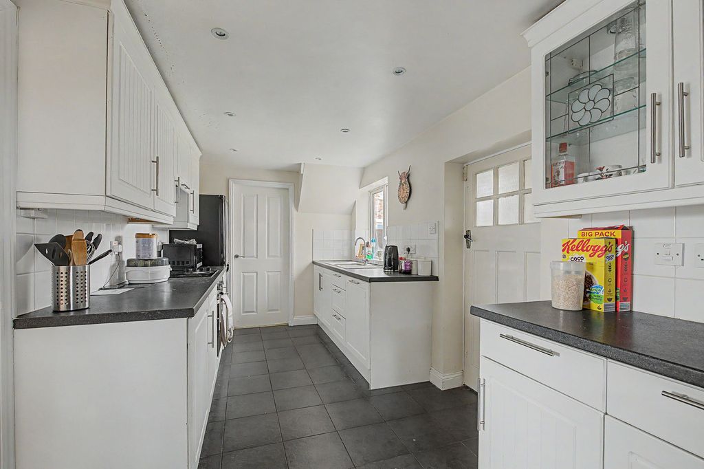 Property photo 2 of 25