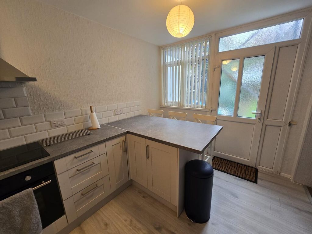 Property photo 3 of 12 Kitchen