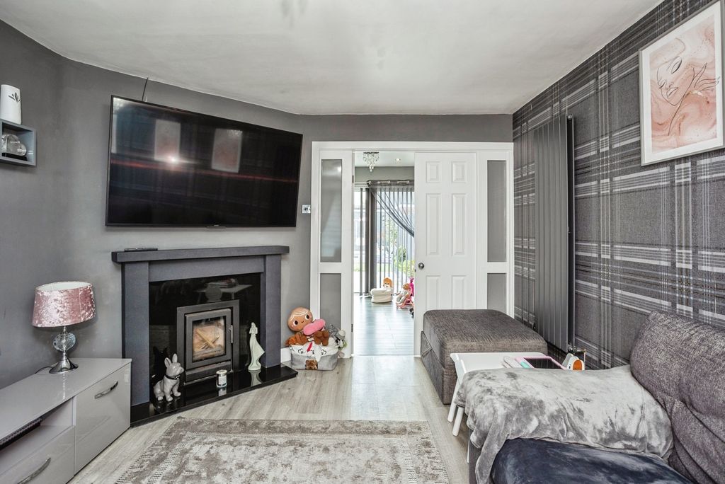 Property photo 3 of 21 Pbox-Img.Jpg