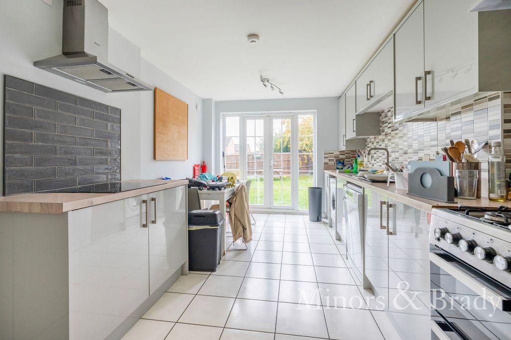 Property photo 2 of 27