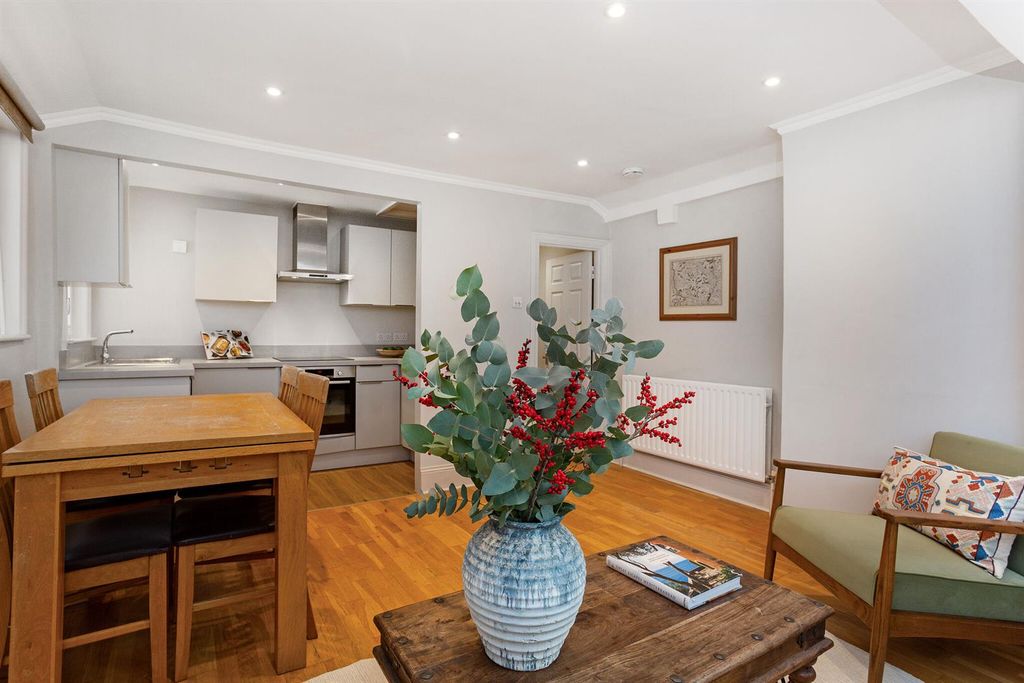 Property photo 3 of 9 82876_Flat 42 44 Denbigh (9)_Low.Jpg