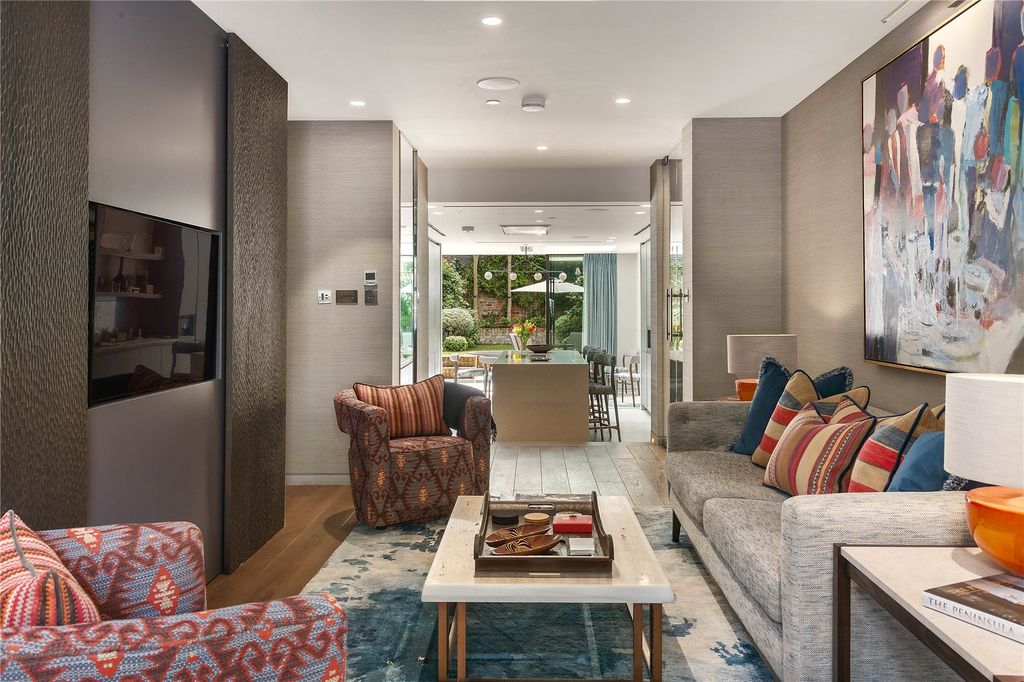 Property photo 3 of 19 Living