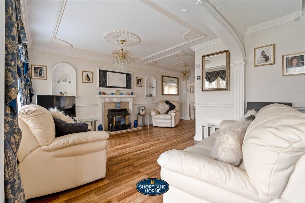 Property photo 3 of 33 2 Grendon Close (16 Of 37).Jpg