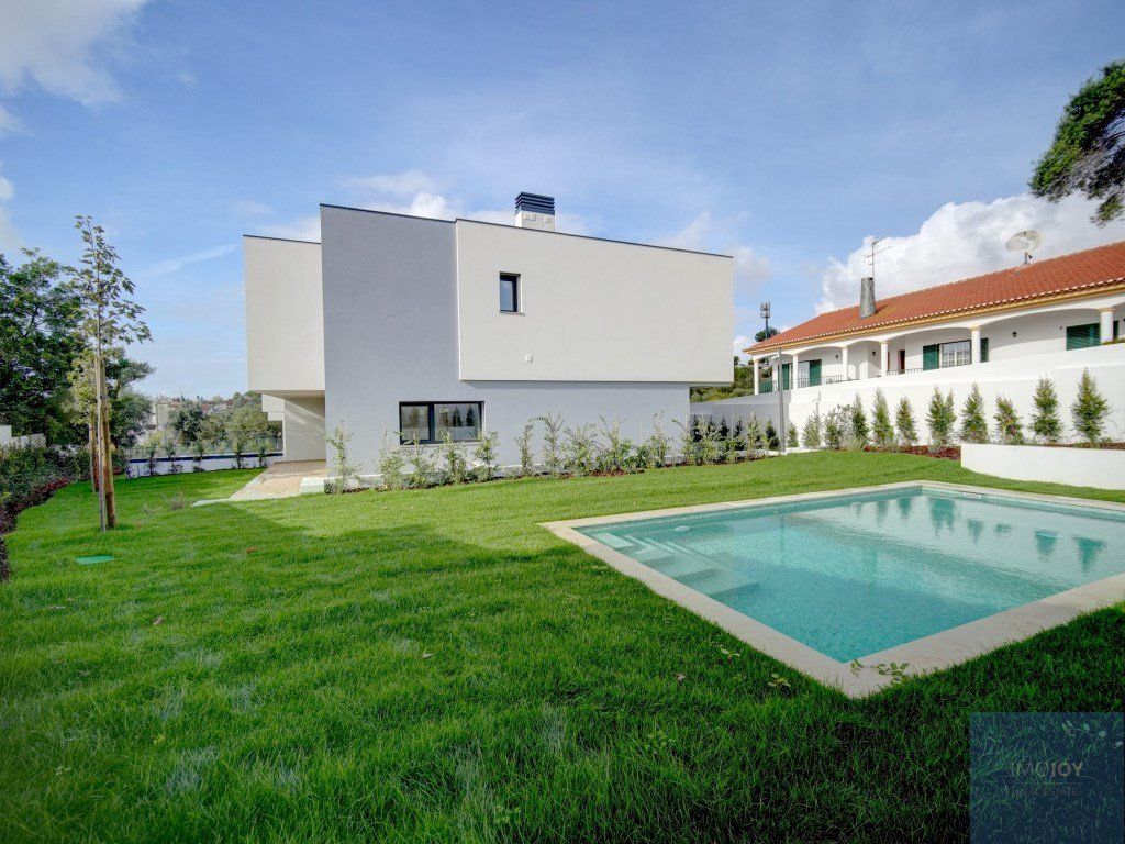 Property photo 1 of 33 4 Bedroom Villa With Garden And Pool