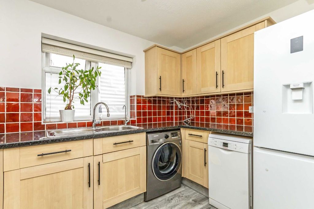 Property photo 3 of 6