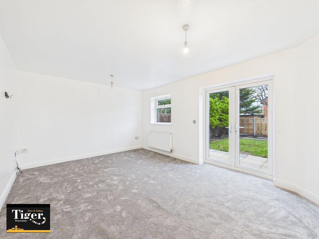 Property photo 2 of 18 Cam03440G0-Pr0457-Still012