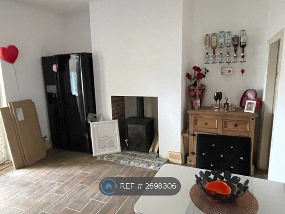 Property photo 2 of 6 Kitchen