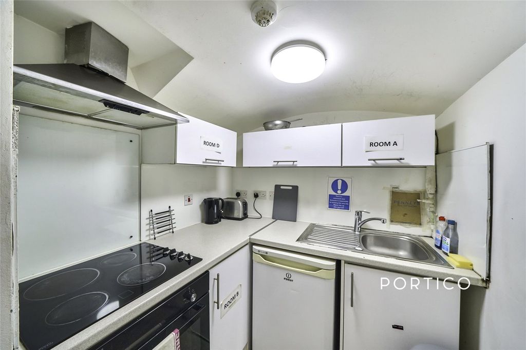 Property photo 2 of 10 Kitchen