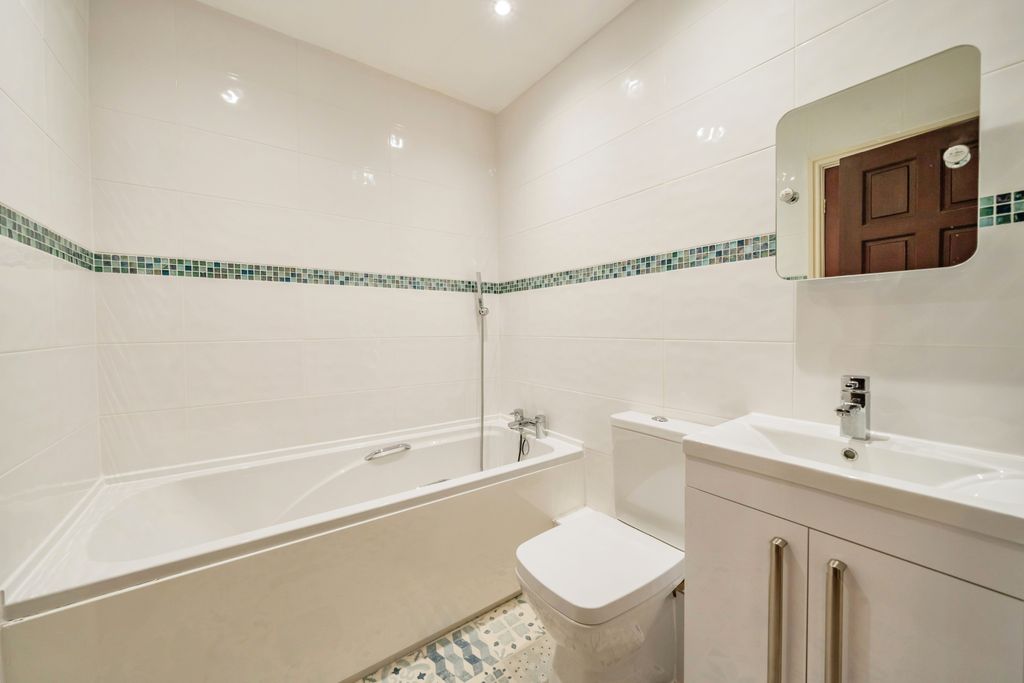 Property photo 3 of 17 Bathroom