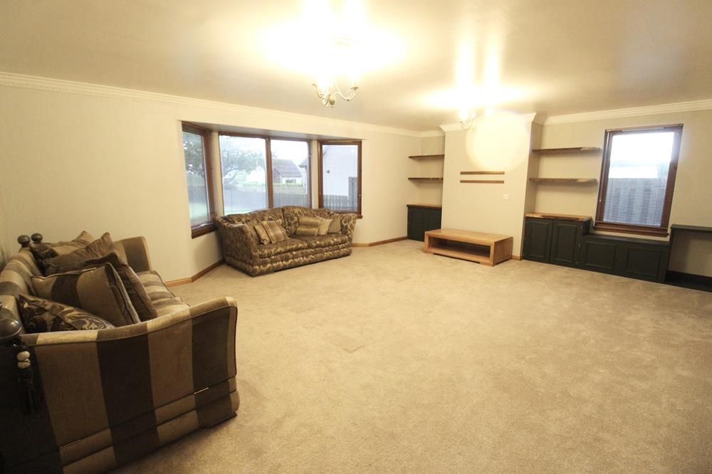 Property photo 3 of 16 Lounge 01
