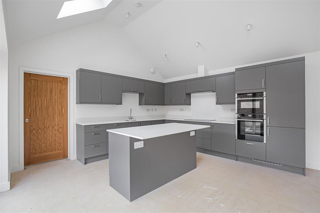 Property photo 2 of 17 21_73166.Jpg