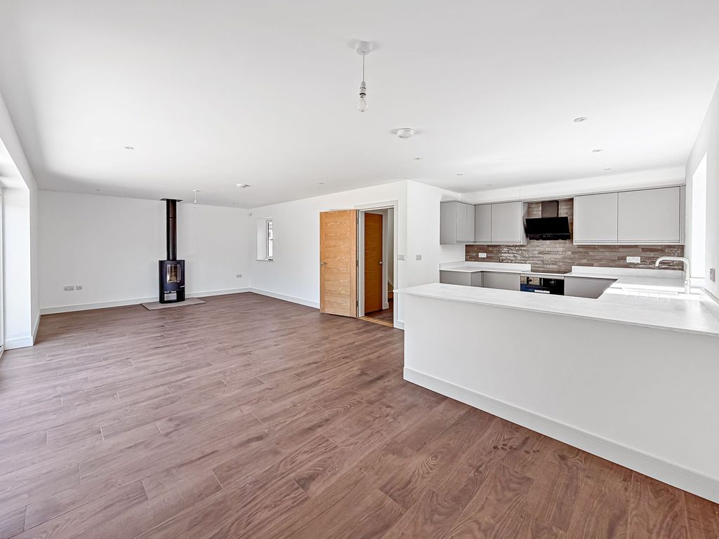 Property photo 3 of 38