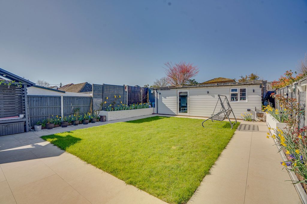 Property photo 3 of 23