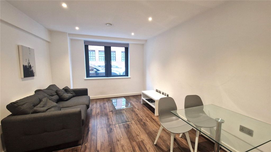 Property photo 3 of 7 Living / Dining Room