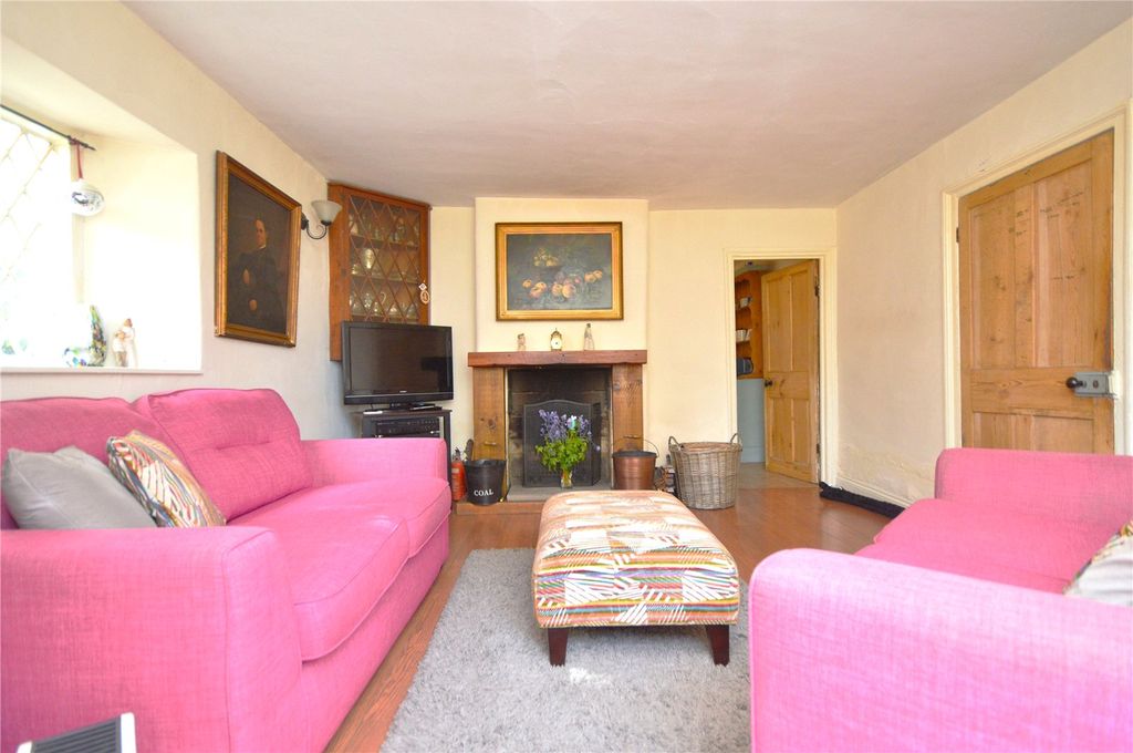 Property photo 3 of 23 Sitting Room