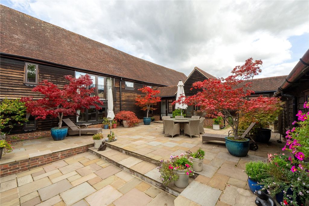 Property photo 2 of 27 Picture No. 24