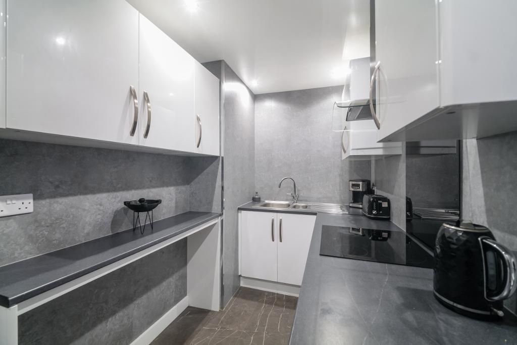 Property photo 3 of 17 Kitchen