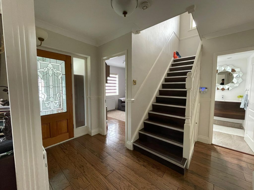 Additional image 4 of 5 bed terraced house to rentLodge Close, Chigwell IG7