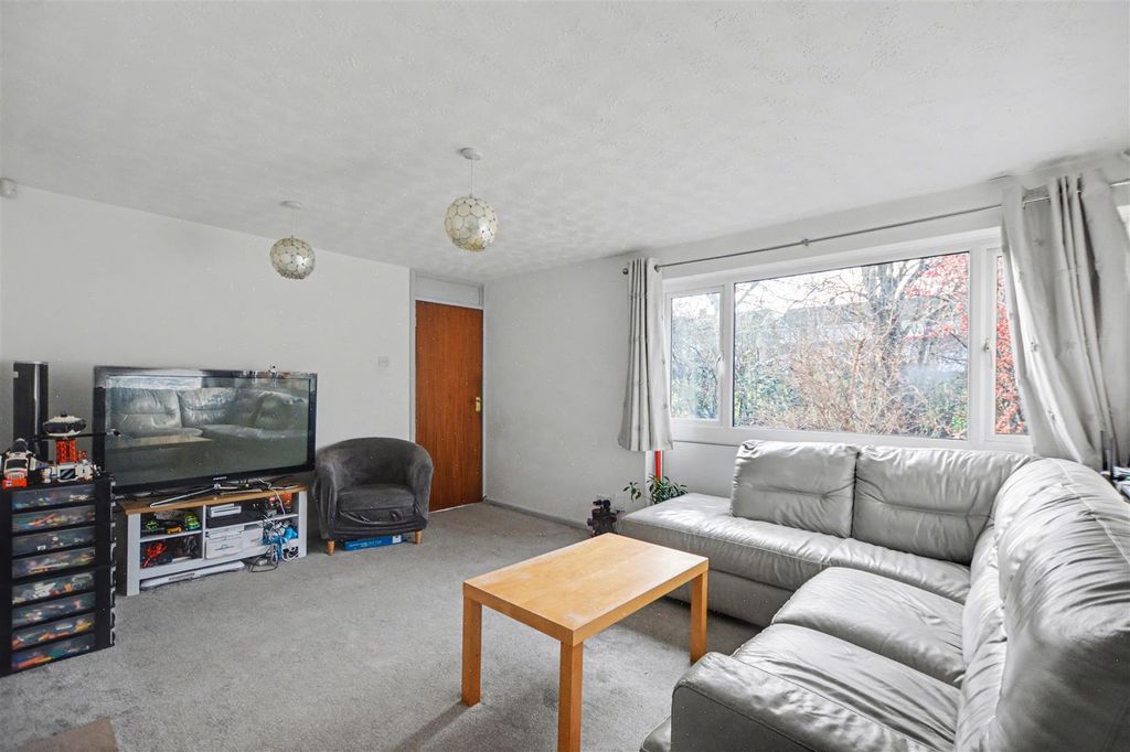 Property photo 3 of 29 Lounge_1.Jpeg