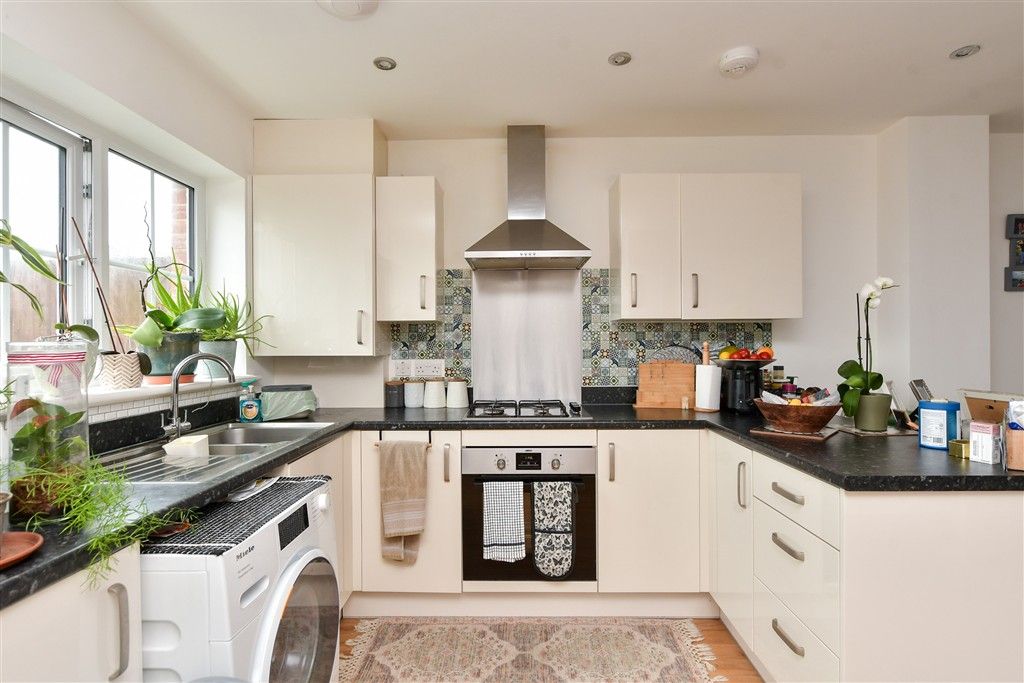 Property photo 3 of 12 Kitchen