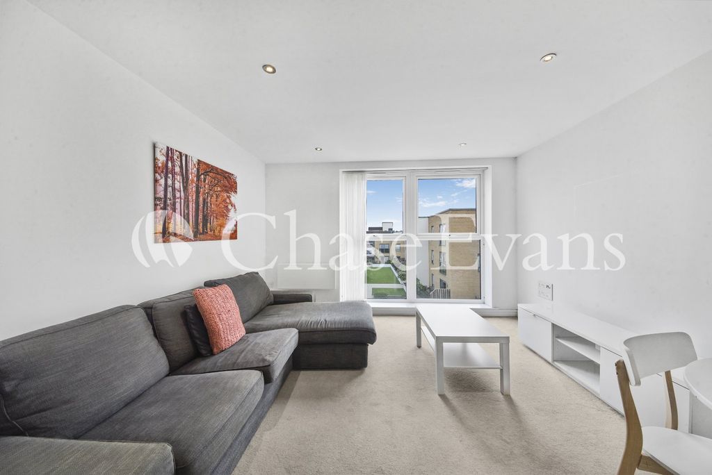 Property photo 1 of 10 Living